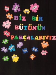 otizm-farkindalik-gunu-puzzle-calismasi-tekli